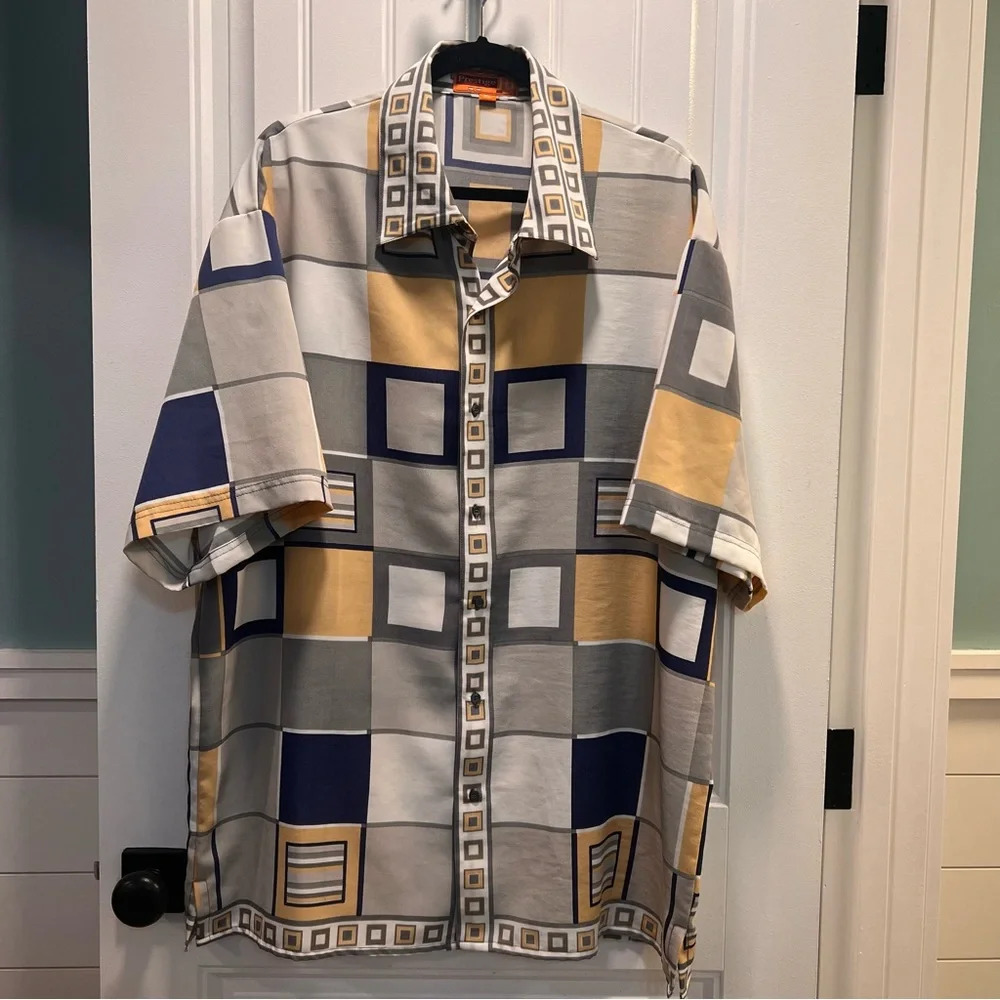 Royal‎ Prestige Vintage Geometric Men’s Square Tail Short Sleeved Shirt. XL.